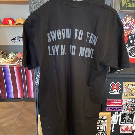 LOSER MACHINE SWORN TO FUN Tシャツ