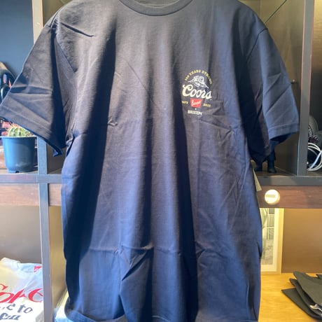 BRIXTON COORS 150ARCH Tシャツ