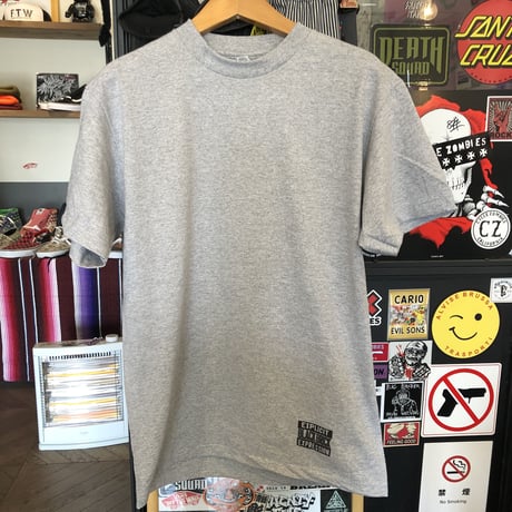 BLACK BRICK SMOKING GUN Tシャツ