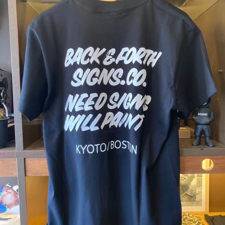 BACK AND FORTH SIGN NEED SIGNS WネームTシャツ