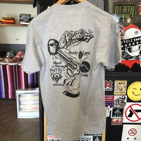 BLACK BRICK SMOKING GUN Tシャツ