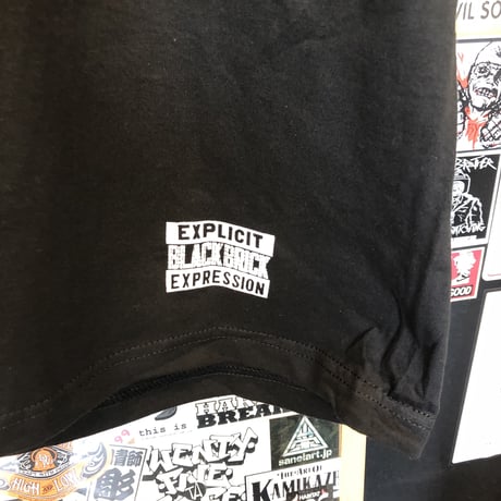 BLACK BRICK SMOKING GUN Tシャツ