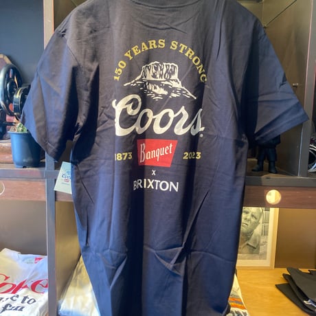 BRIXTON COORS 150ARCH Tシャツ