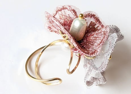 ☆【JACKLOOSE】刺繍花a8.限定gray×pink/イヤカフ