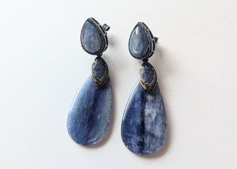 🇩🇪【SCHMUCKBASAR】KYANITE/ピアス