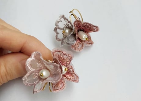 ☆【JACKLOOSE】刺繍花a8.限定gray×pink/イヤカフ