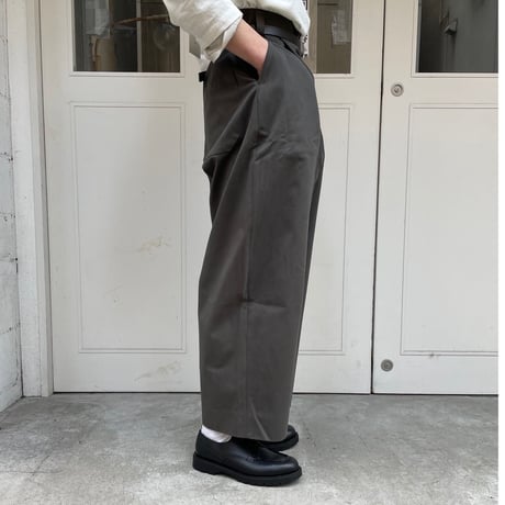 ☆  SS21 / STUDIO NICHOLSON  /  SORTE － PEACHED COTTON TWILL CLASSIC VOLUME PLEAT PANTS (KELP) ☆