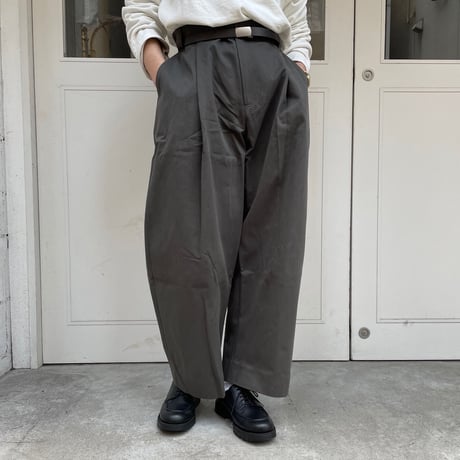 ☆  SS21 / STUDIO NICHOLSON  /  SORTE － PEACHED COTTON TWILL CLASSIC VOLUME PLEAT PANTS (KELP) ☆