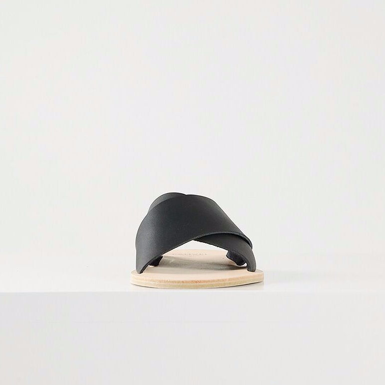 ☆ FAUVEL - FLAT CROSS SANDAL (BLACK) ☆ | Welcom