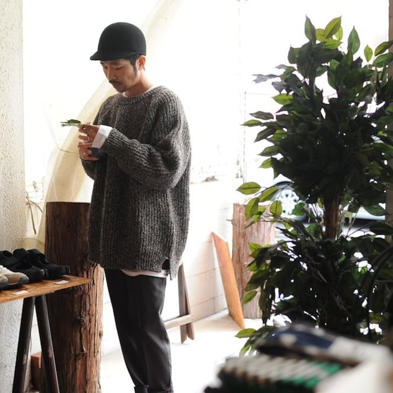 o project / loose fit chunky crew (ecru/gray) |