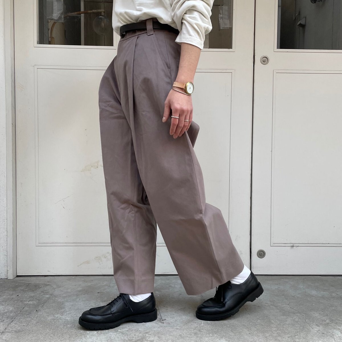 ☆ SS21 / STUDIO NICHOLSON / SORTE － PEACHED COTTON TWILL CLASSIC VOLUME  PLEAT PANTS (CLAY) ☆