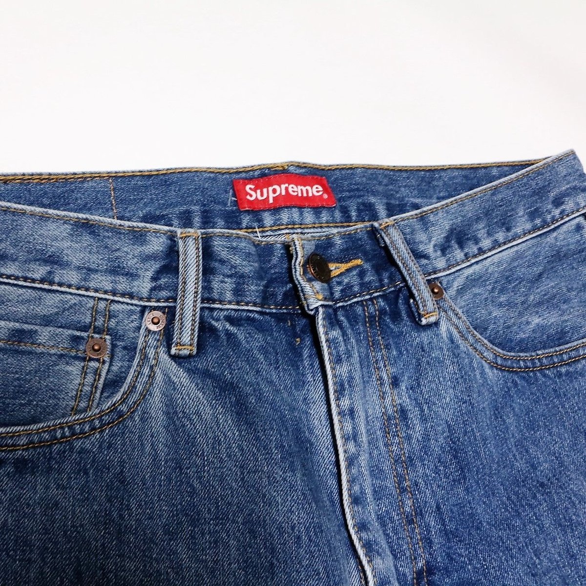 Supreme/Levi