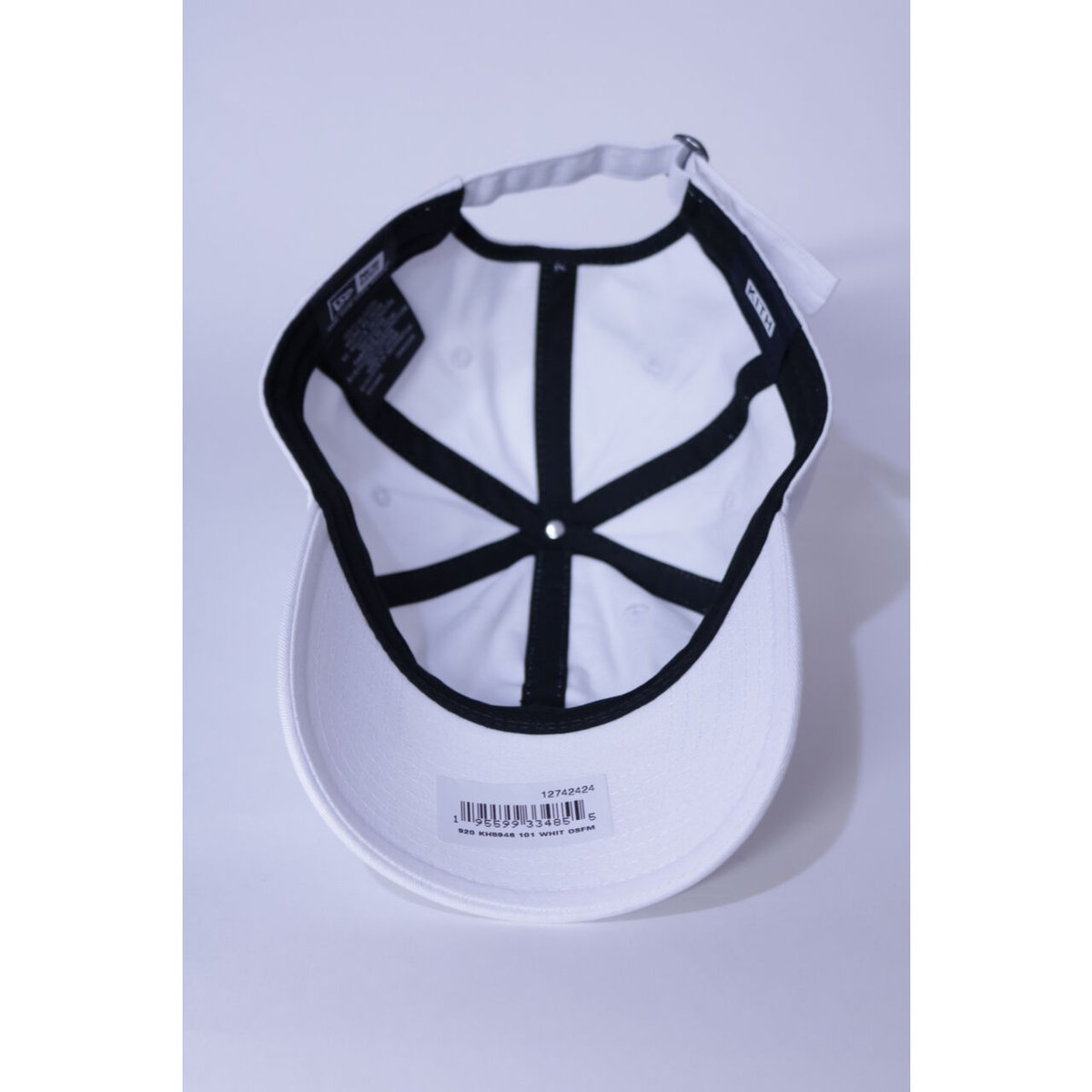KITH × Biggieキス ビギー スウェット BoxLogo ホワイトL Kith】伝説的ラッパーBiggieにオマージュを捧げたカプセル
