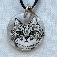 ガラス絵のペンダント　トラ猫