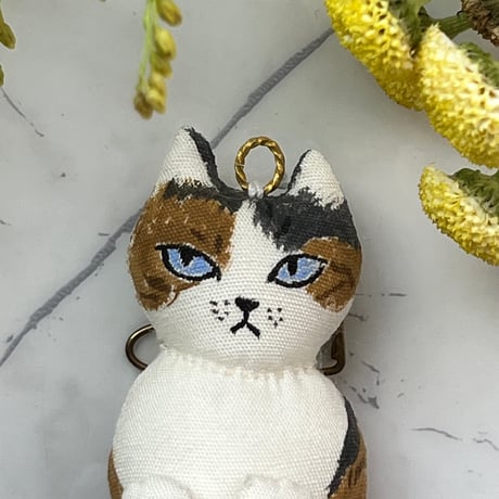 テディキャット　ペンダント　ブローチ　三毛猫