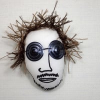 サングラスの男　ブローチ