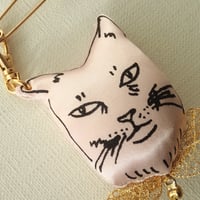 ネコチャーム×ブローチ　カオ　ピンク