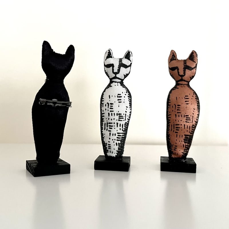 猫のミイラ ブローチ ブロンズ | sansonnet 猫のミイラ ブローチ ブロンズ | sansonnet