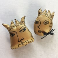 王と王妃ブローチ