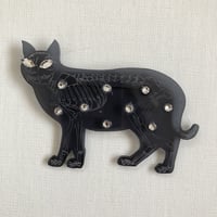 ネコの骨格ブローチ　ブラック