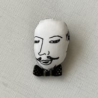 蝶ネクタイの男