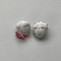 喜びと悲しみ　ブローチ