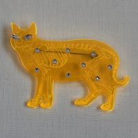 ネコの骨格ブローチ　イエロー