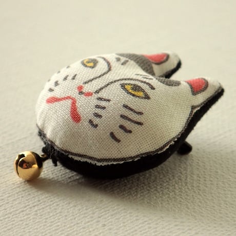 豆シリーズ　猫　ブローチ