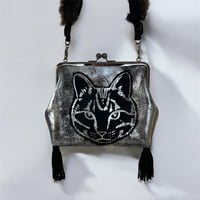 がま口ショルダーバッグ　ネコ　シルバー×ブラック