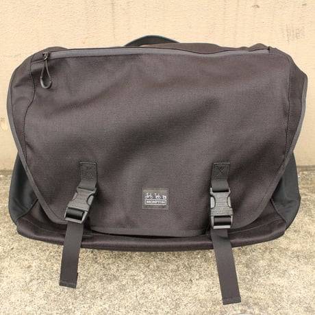BROMPTON Messenger Bag 23L［Black］