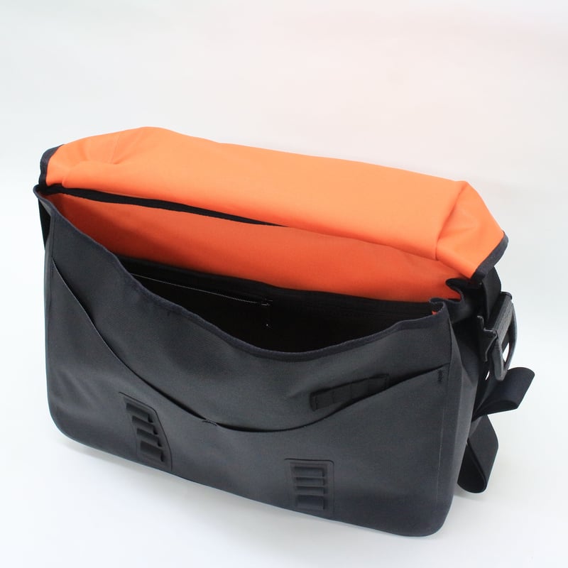 BROMPTON Messenger Waterproof Bag 20L [Black] |