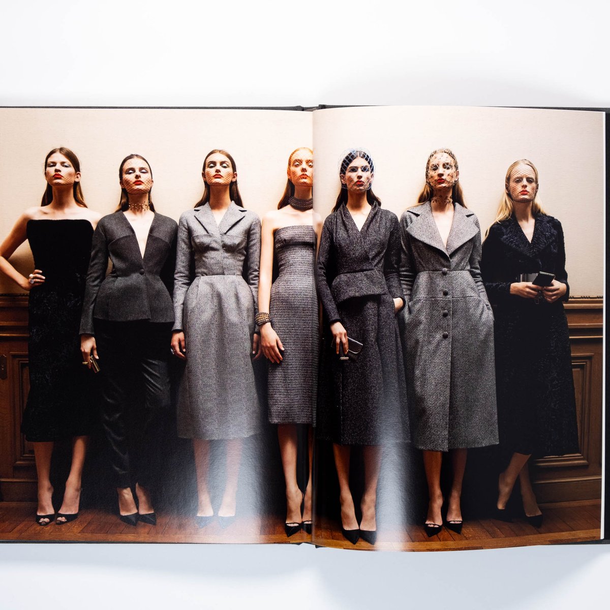 Dior: The New Look Revolution | Art Book Iskusstvo Dior: The New Look Revolution | Art Book Iskusstvo