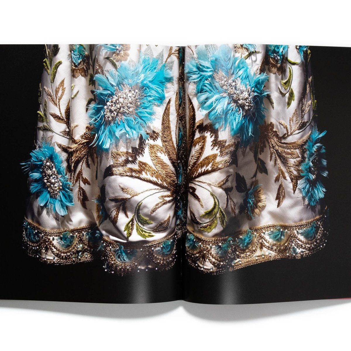 Dior in Bloom | Art Book Iskusstvo Dior in Bloom | Art Book Iskusstvo
