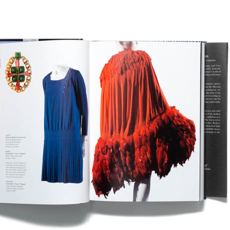 Fashion Designers A–Z. 40th Ed.