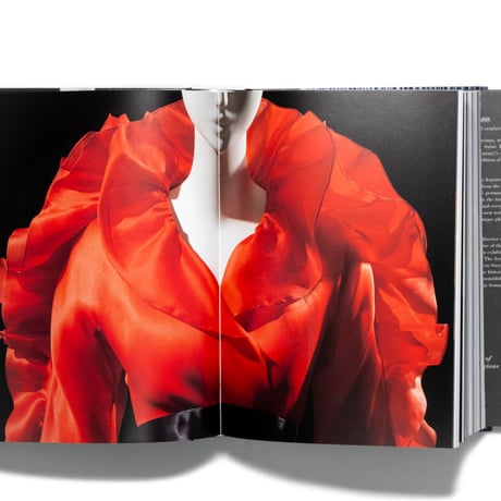 Fashion Designers A–Z. 40th Ed.