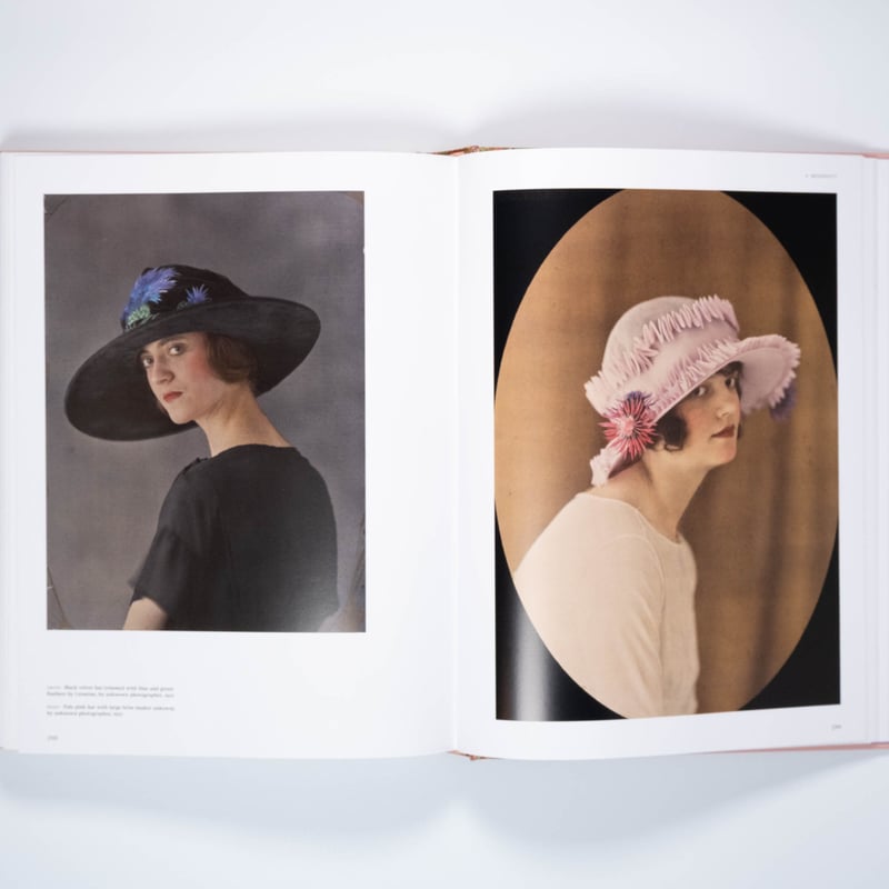 洋書◆ファッション写真集 本 ドレス The Colour of Clothes: Fashion and Dress in Aut