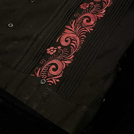 【長袖】【袖刺繍】【ESG-T30L-BBU】【 L/S GUAYAMISA 】【 BLACK xBURGUNDY 】【 黒x臙脂色 】
