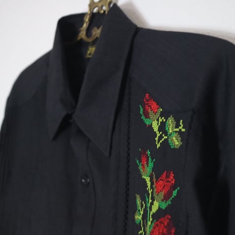 【2027年7月31日までにお届け】【受注生産】【長袖】【 ESG-10L-BR 】【 L/S GUAYAMISA 】【 FLORES 】【 BLACK x RED 】【 黒 x 赤 】