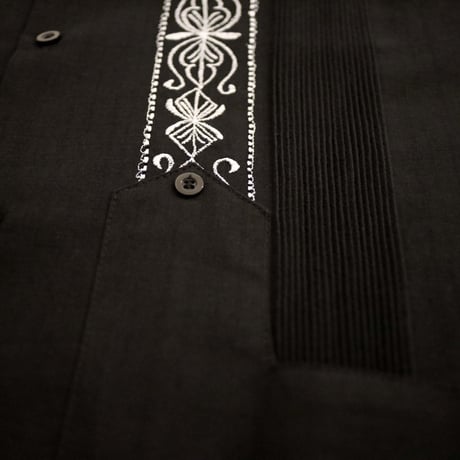 【2027年7月31日までにお届け】【受注生産】【 長袖 】【 ESG-01L-BW 】【 L/S GUAYABERA 】【 REJILLADA 】【 BLACK x WHITE 】