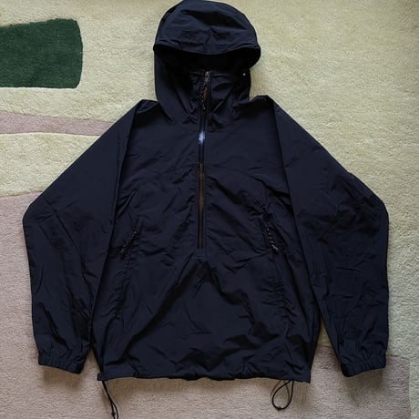 Loop anorak jacket black.