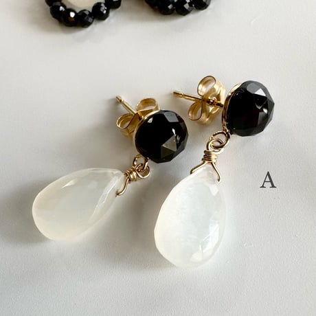 ブラックスピネル×ホワイトムーンストーンマロン,ペアシェイプカット