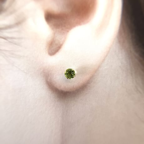 18金ペリドットピアス