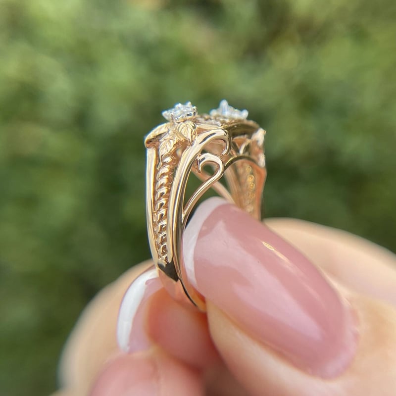 シャンパンカラーダイヤリング | Flora Kimiko Jewelry & Stone