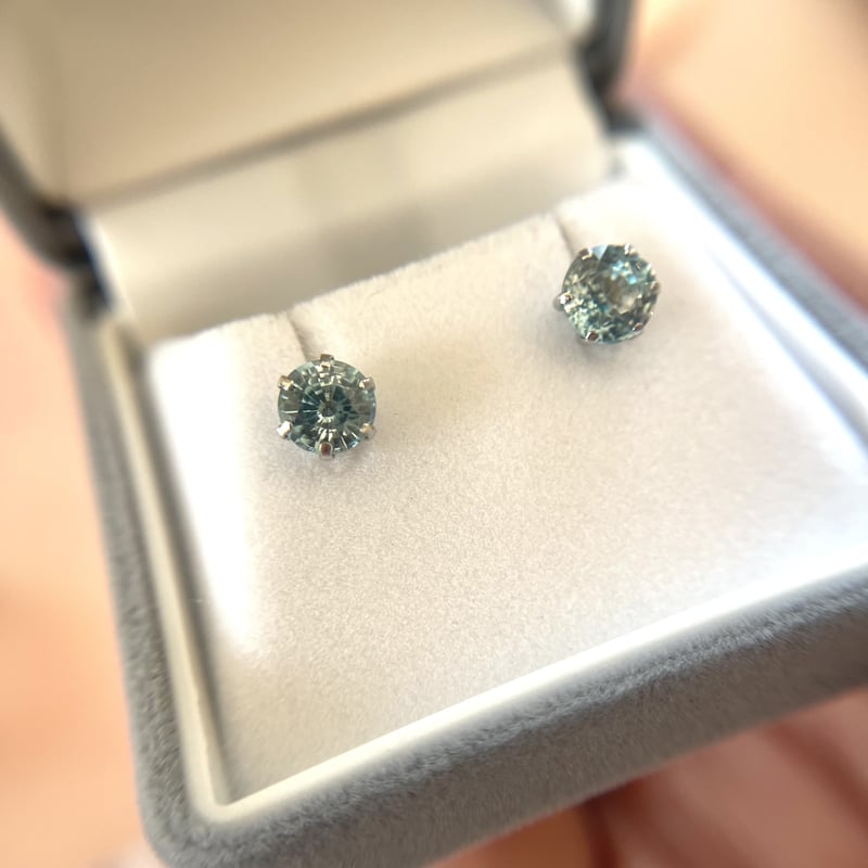 ブルージルコンPt900ピアス | Flora Kimiko Jewelry & Stone 