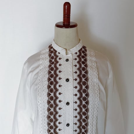 70's Euro Vintage Cotton Brown Scallop Design Lace Blouse