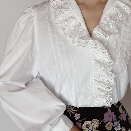 90's Euro Vintage Cutwork Lace Frill Design Volume Sleeve Blouse