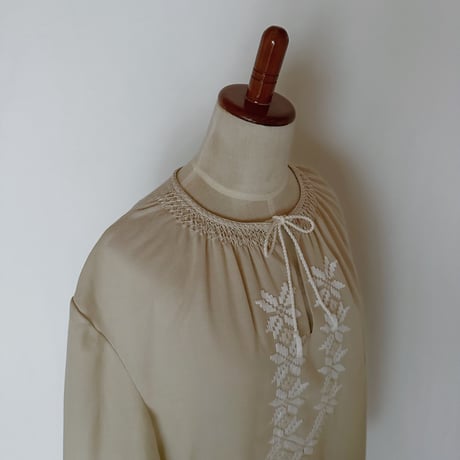 70's Euro Vintage Beige Hand Embroidery Tunic Blouse
