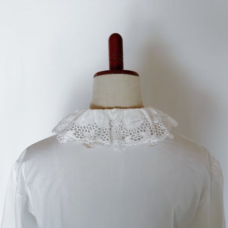 80's Euro Vintage Flower Embroidery Cutwork Lace Layered Design Blouse