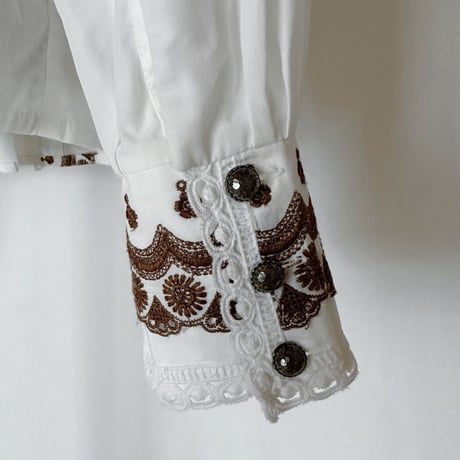 70's Euro Vintage Cotton Brown Scallop Design Lace Blouse