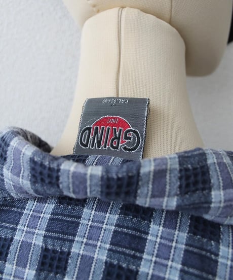 90s 🥏 blue plaid shirt made in china